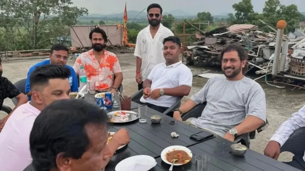 MS Dhoni Ranchi Dhaba Visit